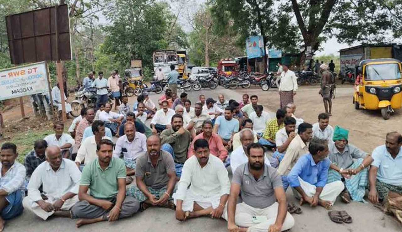تلنگانہ: اناج کی خریداری کے مطالبہ پر کسانوں کا احتجاج