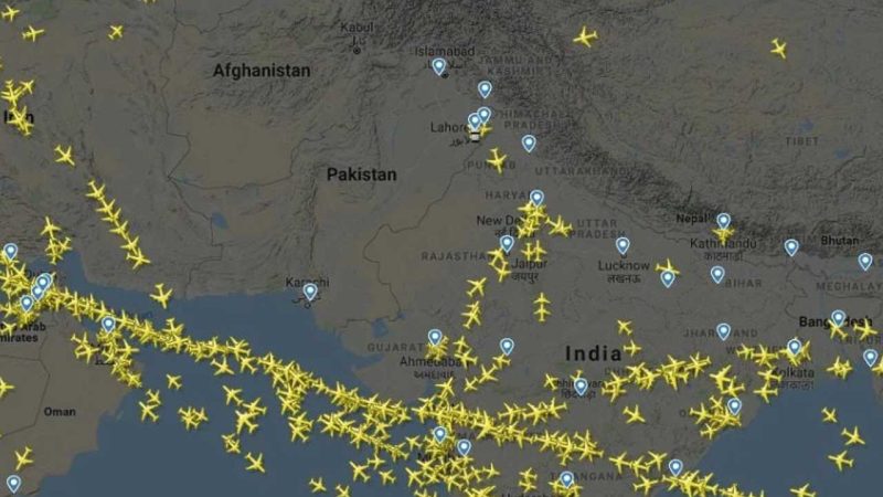 پاکستان کی فضائی حدود کل دوپہر 12 بجے تک تمام پروازوں کیلئے بند