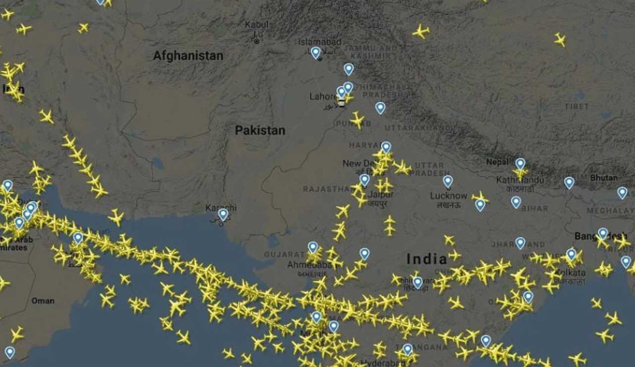 پاکستان کی فضائی حدود کل دوپہر 12 بجے تک تمام پروازوں کیلئے بند