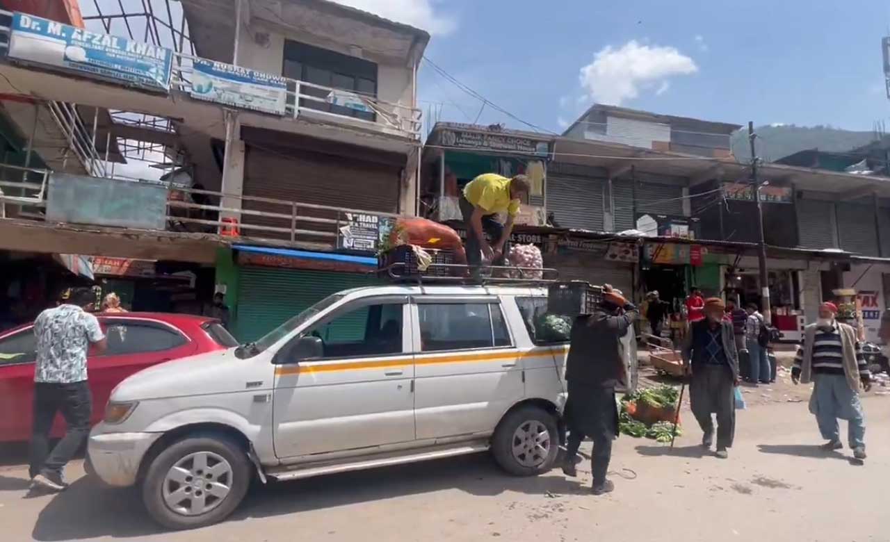 سیز فائر کے بعد وادیٔ کشمیر میں حالات معمول پر، بازاروں میں پھر سے چہل پہل