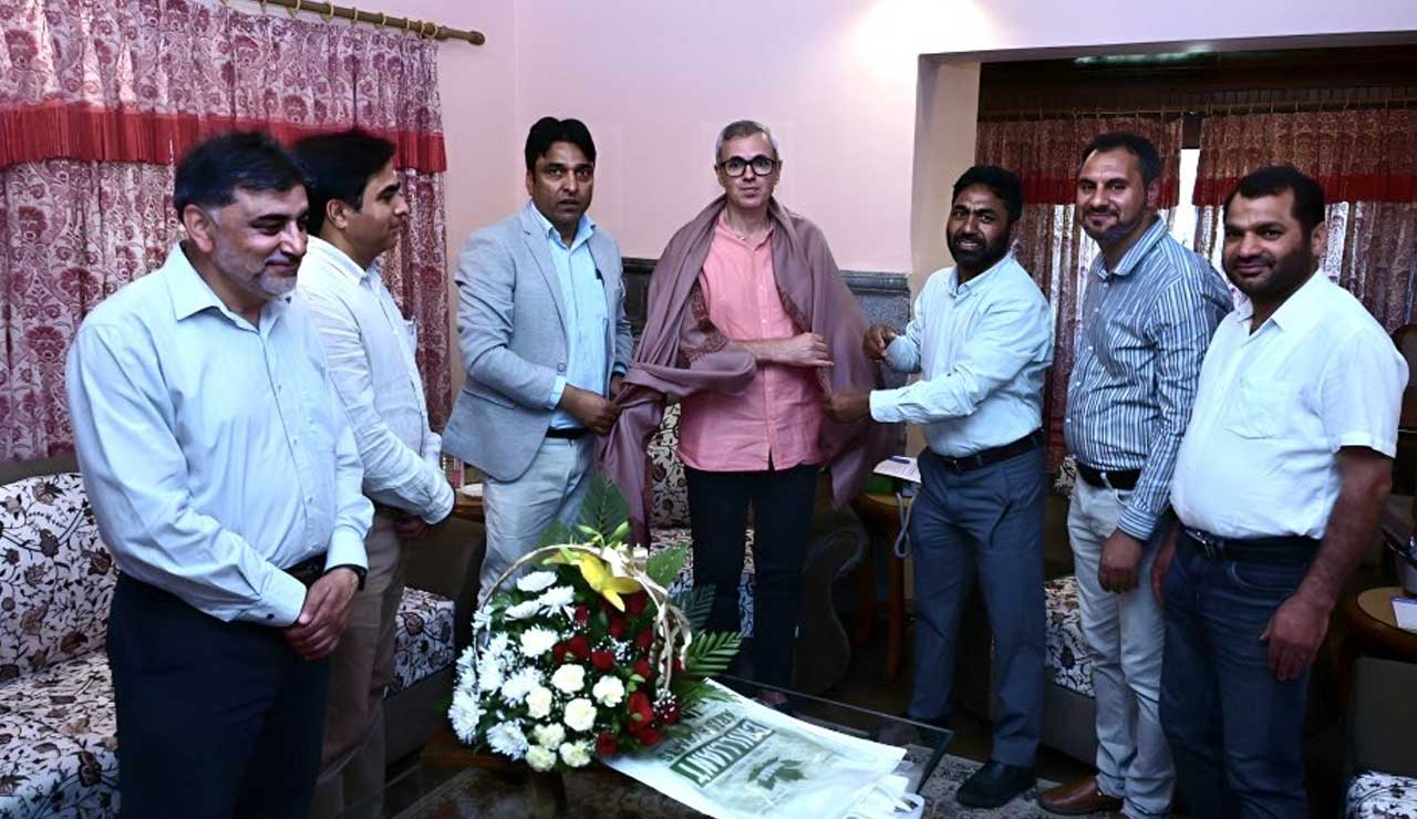 عمر عبداللہ کی رابطہ دفتر پر کئی وفود سے ملاقات