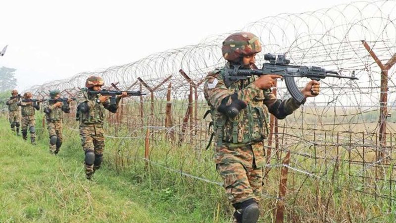 پاکستان نے جموں و کشمیر میں ایل او سی کے ساتھ لگاتار ساتویں رات جنگ بندی کی خلاف ورزی کی