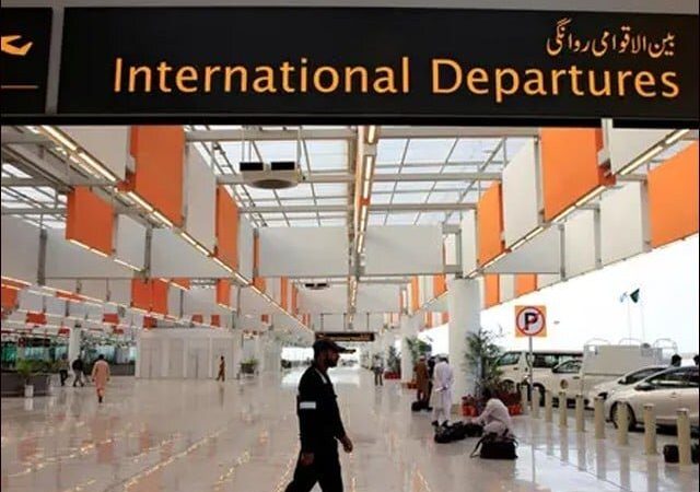 بھارت کی جانب سے حملے کے بعد پاکستان بھر کے بڑے ایئرپورٹس پر فضائی ایمرجنسی نافذ