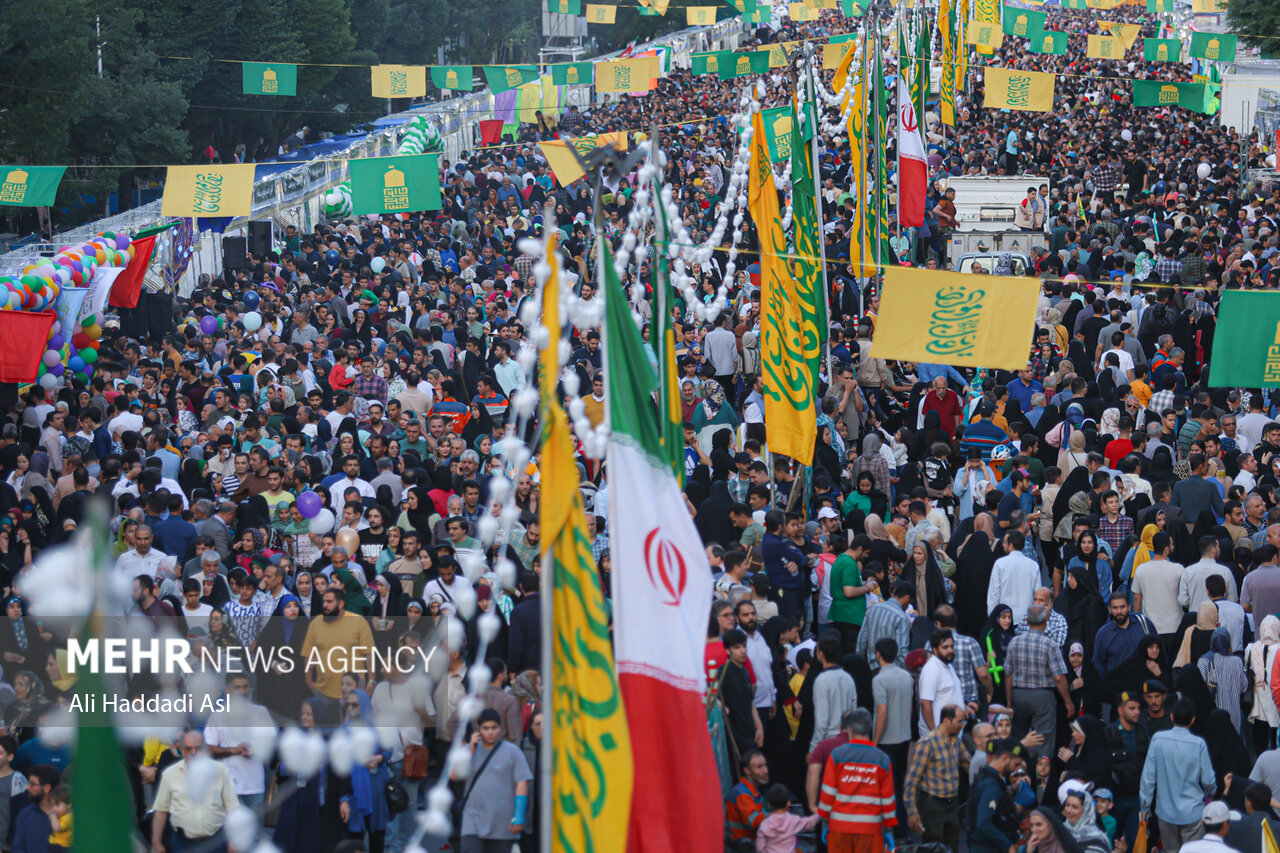 ولادت امام رضاؑ کی مناسبت سے تہران میں جشن کا بھر پور سماں
