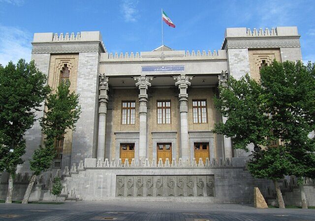 تہران دھمکیوں اور دباؤ کی پالیسی کو ہرگز برداشت نہیں کرے گا، ایرانی وزارت  خارجہ