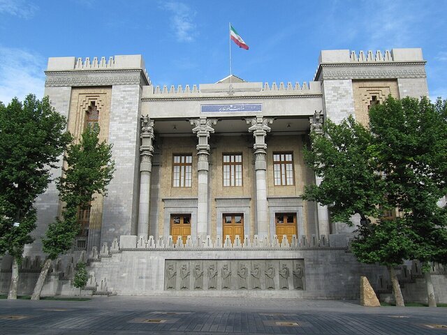 تہران دھمکیوں اور دباؤ کی پالیسی کو ہرگز برداشت نہیں کرے گا، ایرانی وزارت  خارجہ