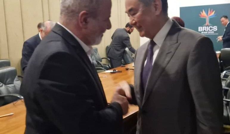 برازیل، برکس سربراہی اجلاس میں ایران اور چینی حکام کی ملاقات، علاقائی مسائل پر تبادلہ خیال