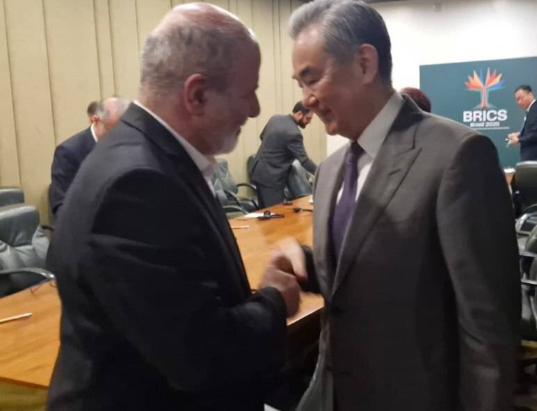 برازیل، برکس سربراہی اجلاس میں ایران اور چینی حکام کی ملاقات، علاقائی مسائل پر تبادلہ خیال