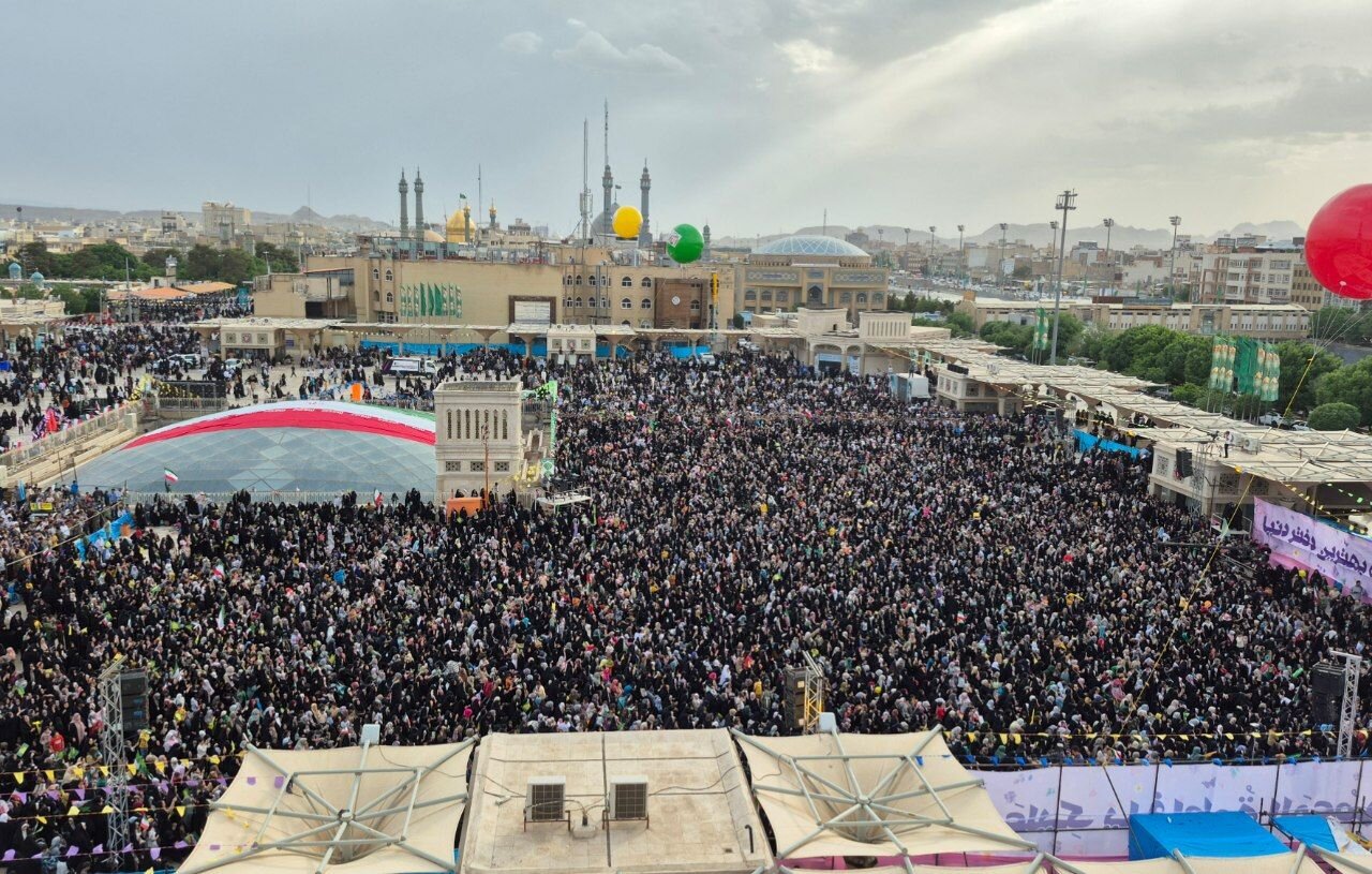 عشرۂ کرامت کی مناست سے قم میں عظیم الشان جشن کا انعقاد+ ویڈیو