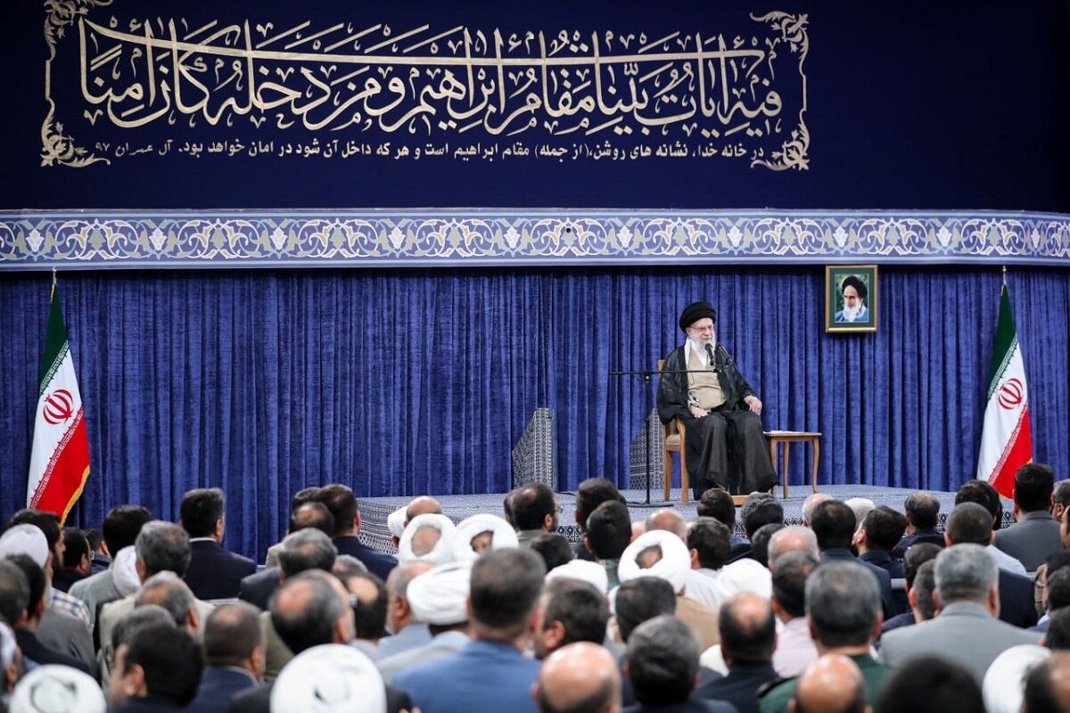 حج وہ واحد عبادت ہے جس کی ساخت مکمل طور پر سیاسی ہے، رہبر معظم انقلاب