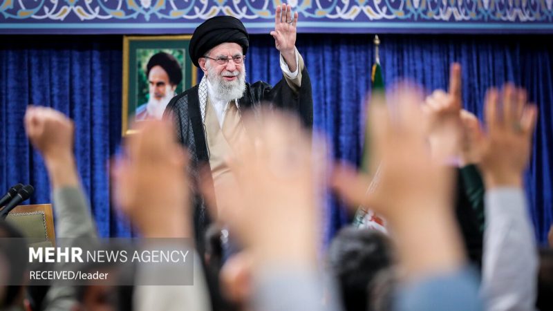 حج کے منتظمین اور زائرین بیت اللہ کی رہبر معظم سے ملاقات