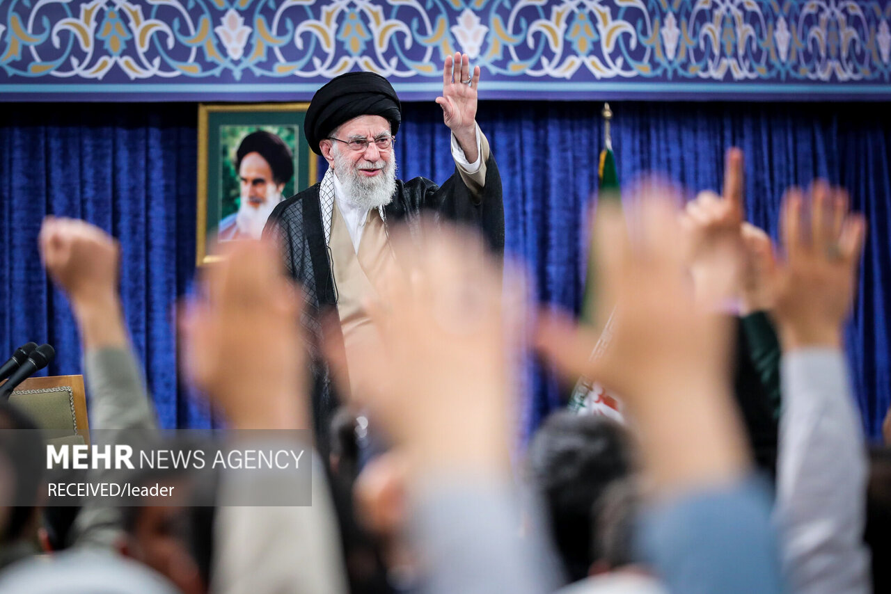 حج کے منتظمین اور زائرین بیت اللہ کی رہبر معظم سے ملاقات