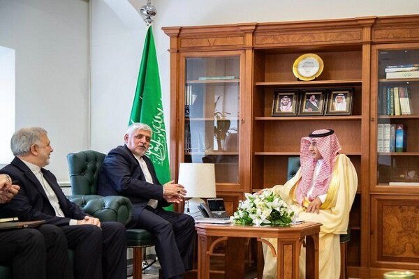 ایران اور سعودی عرب کے اعلی حکام کا شام کی صورت حال پر تبادلہ خیال، علاقائی استحکام کی حمایت پر زور