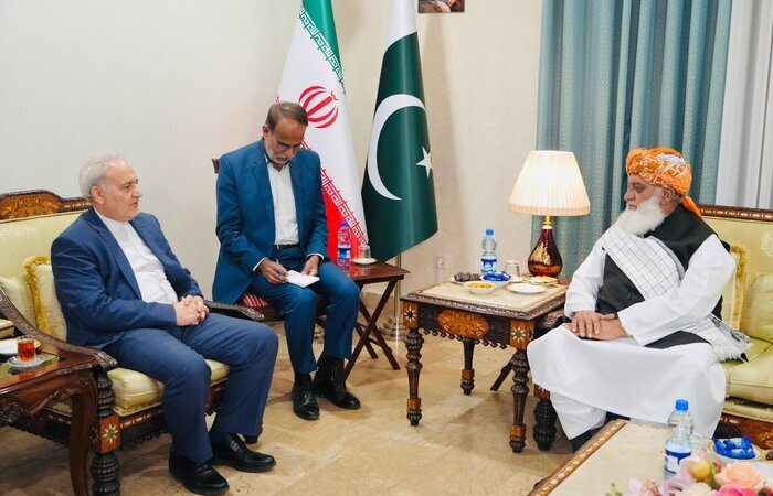 مولانا فضل الرحمان کی ایرانی سفارت خانے آمد، بندر عباس حادثے پر افسوس کا اظہار