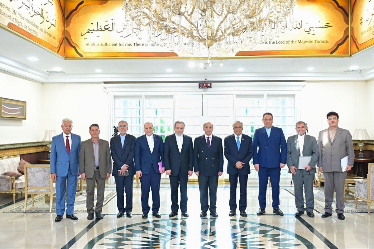 ایرانی وزیر خارجہ کی وزیر اعظم شہباز شریف سے ملاقات، علاقائی امور پر تبادلہ خیال