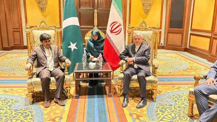 ایران اور پاکستان کے اعلی حکام کی ملاقات، سیاحت کے شعبے میں معاہدے پر اتفاق