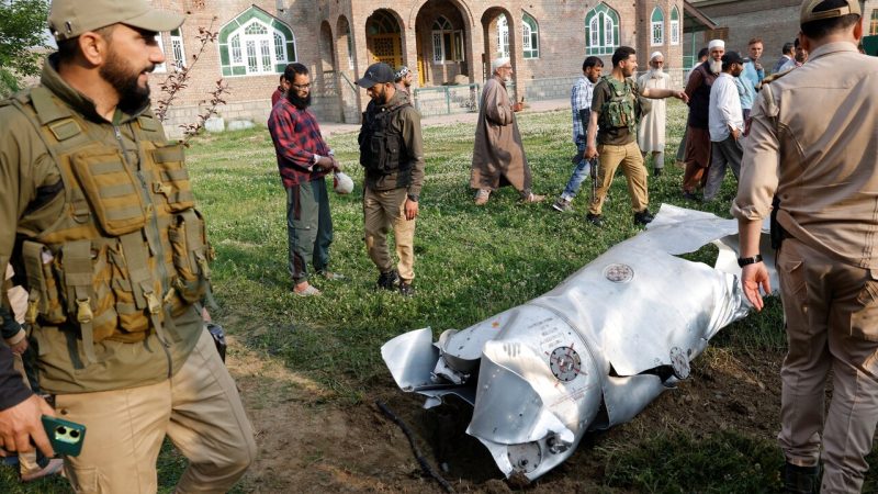 کم از کم 5 بھارتی جنگی طیارے تباہ اور متعدد فوجی گرفتار کئے، پاکستان کا دعوی