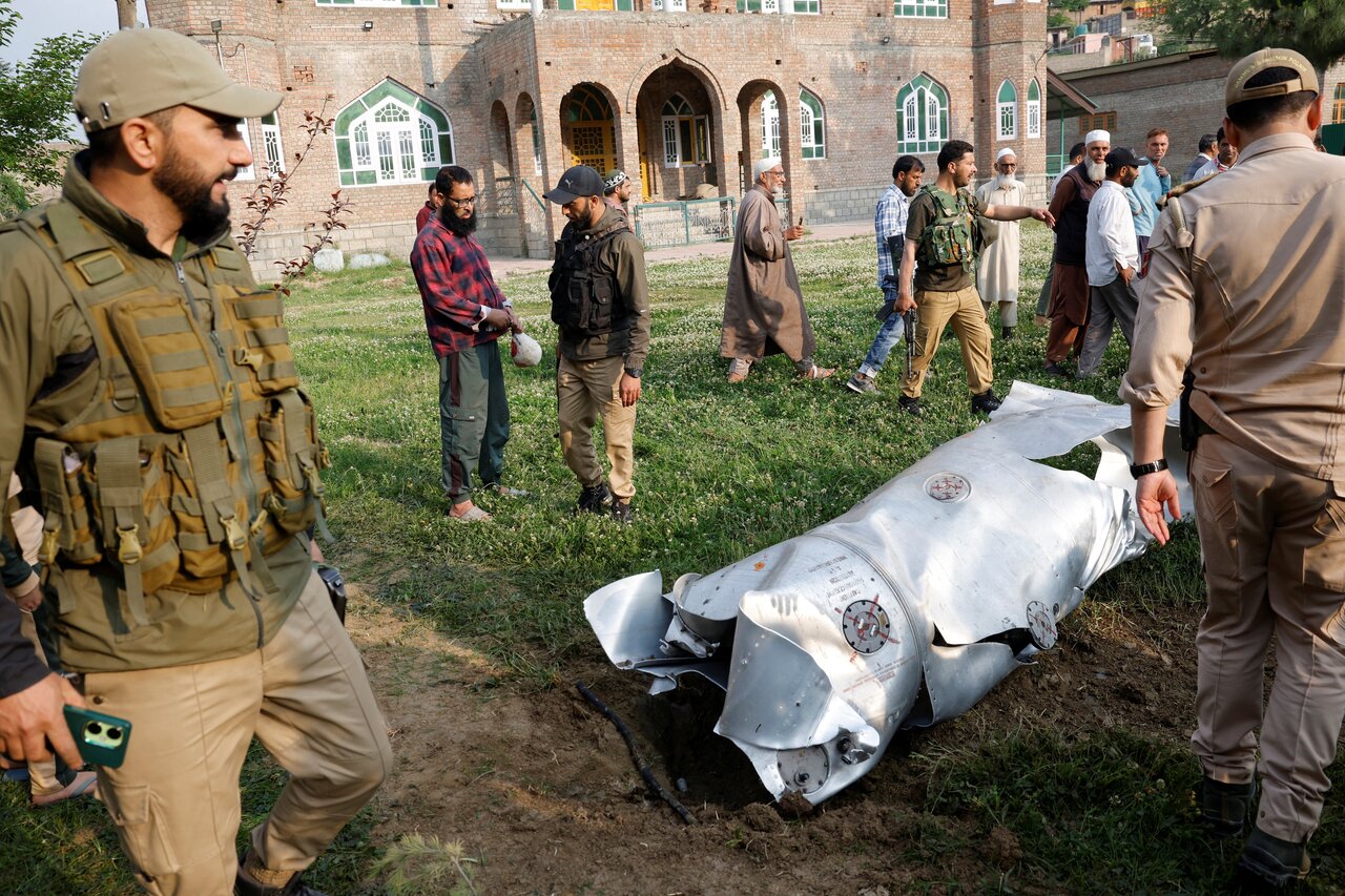 کم از کم 5 بھارتی جنگی طیارے تباہ اور متعدد فوجی گرفتار کئے، پاکستان کا دعوی