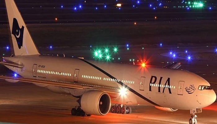 ائیر بیسز پر بھارتی میزائل حملے، پاکستان کی فضائی حدود ہر قسم کی پروازوں کیلئے بند