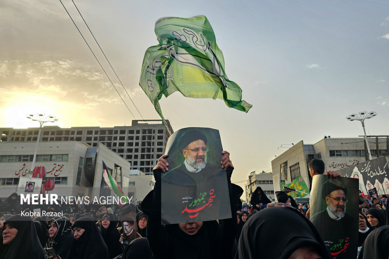مشہد کے عوام کا شہید رئیسی کی برسی کے موقع پر عظیم اجتماع