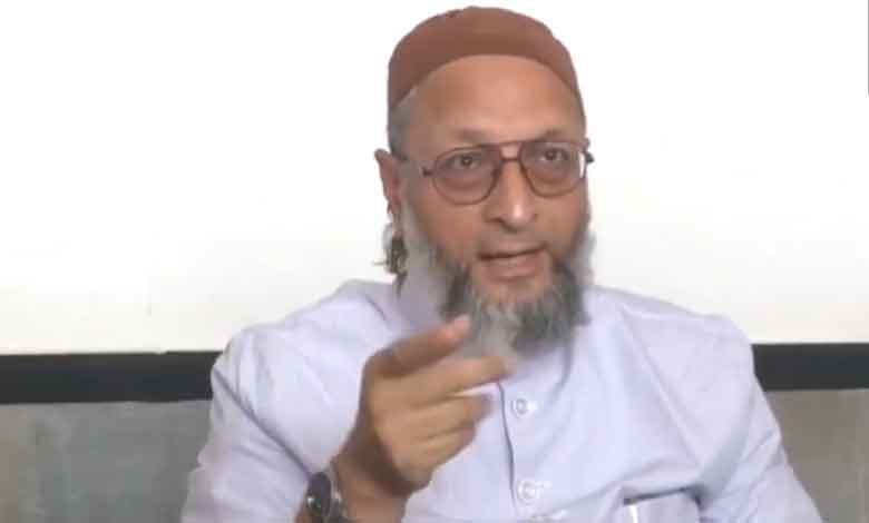 گھر میں گھس کر مارنے کا وقت گزر گیا، اب گھس کر بیٹھنے کی ضرورت ہے: اویسی (ویڈیو)