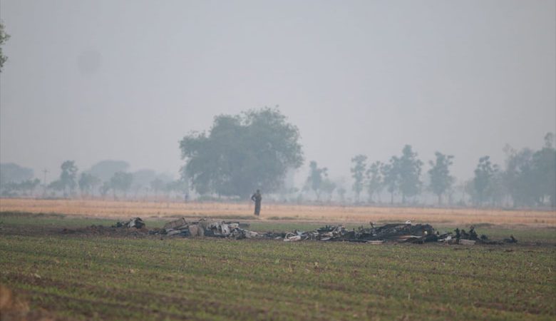پنجاب کے گاؤں میں نامعلوم طیارہ گر کر تباہ