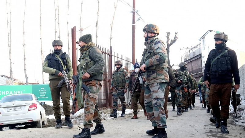 سی آر پی ایف کے 3 لاکھ سے زائد اہلکاروں پر پڑی مہنگائی کی مار، ’میس ایڈوانس‘ کی شکل میں جمع کرانے ہوں گے 6500 روپے