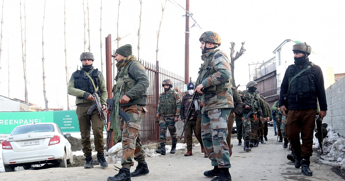سی آر پی ایف کے 3 لاکھ سے زائد اہلکاروں پر پڑی مہنگائی کی مار، ’میس ایڈوانس‘ کی شکل میں جمع کرانے ہوں گے 6500 روپے