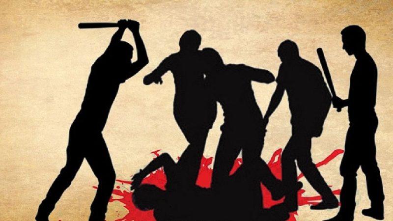 علی گڑھ: گائے کا گوشت لے جانے کے شبہ میں 4 مسلمانوں پر ہجوم کا وحشیانہ حملہ، کنٹینر کو آگ لگا دی گئی