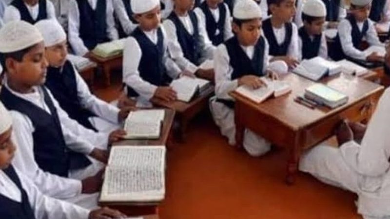 اتر پردیش کے مدارس میں اب ’یوپی بورڈ‘ کی طرح دی جائے گی تعلیم، بچے پڑھیں گے ریاضی اور سائنس