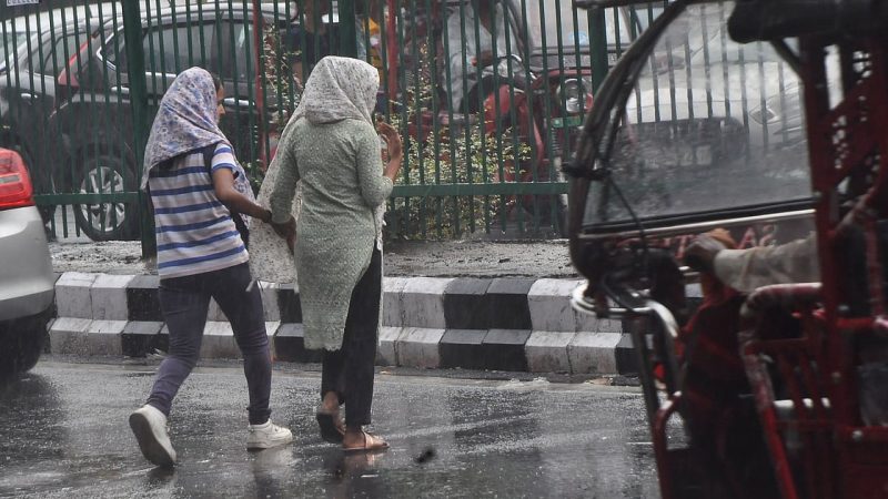 دہلی سمیت کئی ریاستوں میں آنے والے دنوں میں آندھی-بارش کے آثار، یوپی میں گرم ہواؤں کا دور