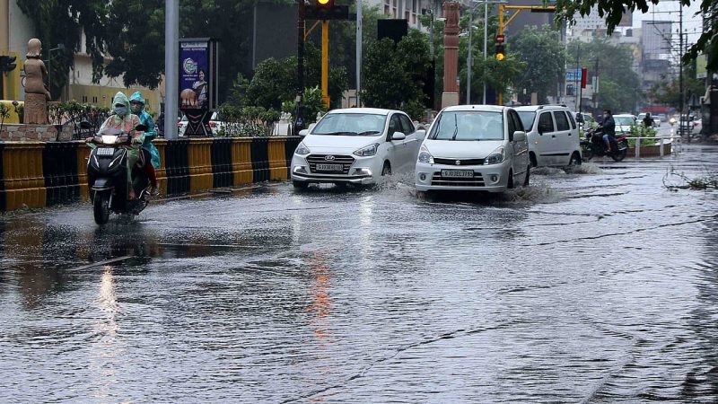 گجرات میں بارش نے کیا بے حال، 14 افراد جاں بحق، 26 مویشیوں کی بھی موت، 72 گھنٹے کا الرٹ جاری