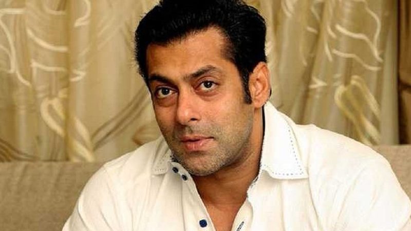 آدھی رات کو سلمان خان کے گھر میں داخل ہونے والی خاتون کون ہے؟ پولیس کو دیئے سنسنی خیز بیانات