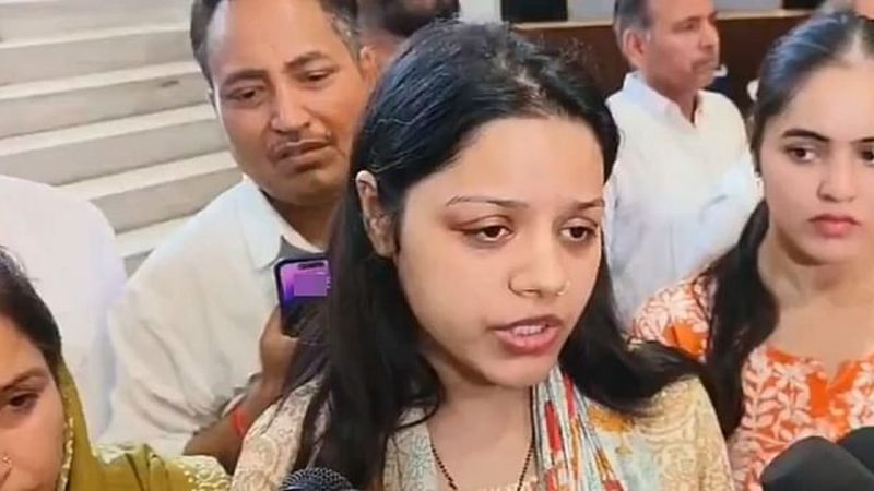 پہلگام حملہ: ’میں مسلمانوں یا کشمیریوں کے خلاف برا سلوک نہیں چاہتی‘، مقتول فوجی کی بیوی ہمانشی امن کی خواہشمند