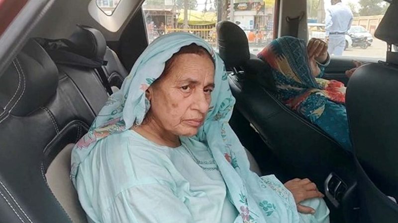 ہندوستان میں 43 برس سے مقیم دو بزرگ بہنیں پاکستان واپسی کے دہانے پر