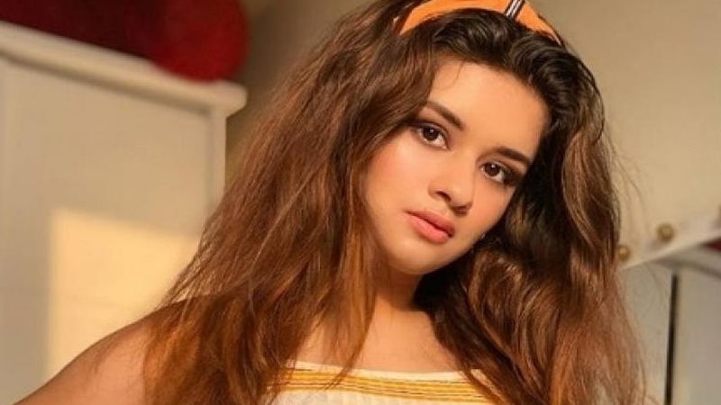 اونیت کور کی تصویر کو لائیک کرنے پر ویراٹ کوہلی کو دینی پڑی صفائی