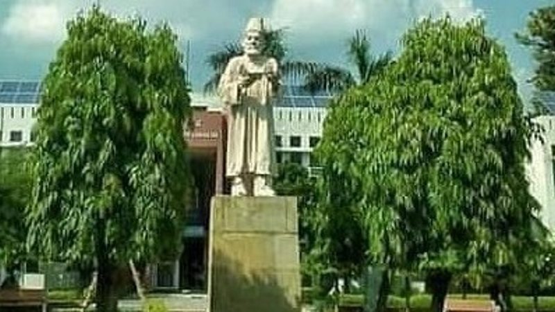 جامعہ میں غیر قانونی وصولی! داخلہ امتحان دینے آئے طلبہ سے بیگ اور موبائل رکھنے کے نام پر پیسے!