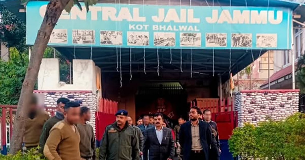 جموں و کشمیر کی جیلوں پر دہشت گردانہ حملے کا خطرہ، سیکوریٹی الرٹ، پونچھ میں ٹفن بم برآمد