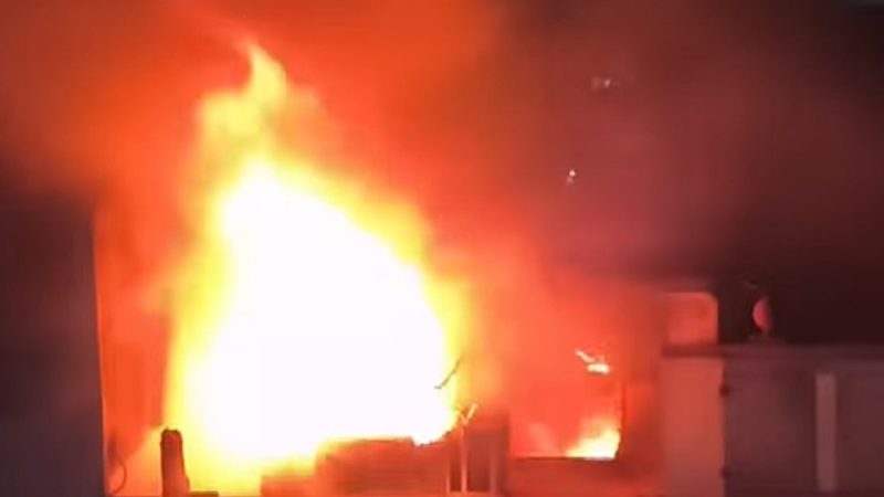 کانپور: دھماکوں سے لرز اٹھی پانچ منزلہ عمارت، آگ میں جھلس کر 3 بچوں سمیت 5 لوگوں کی دردناک موت