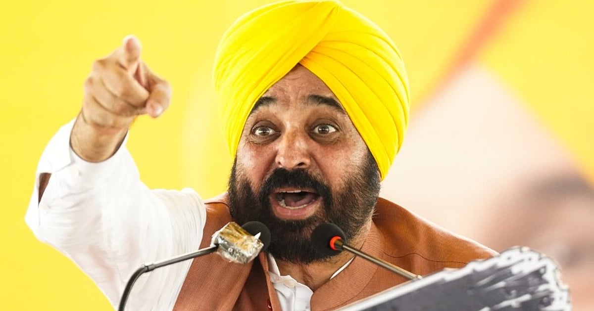 پنجاب کے ایک سرکاری اسکول میں طالب علموں سے 'ویٹر' کا کام کرایا گیا، ٹیچر معطل