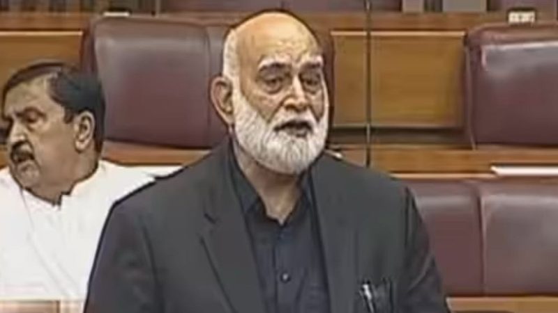 اپنے ملک کی حالت زار دیکھ پارلیمنٹ میں رونے لگے پاکستانی رکن پارلیمنٹ طاہر اقبال، کہا ’اللہ حفاظت کرے‘