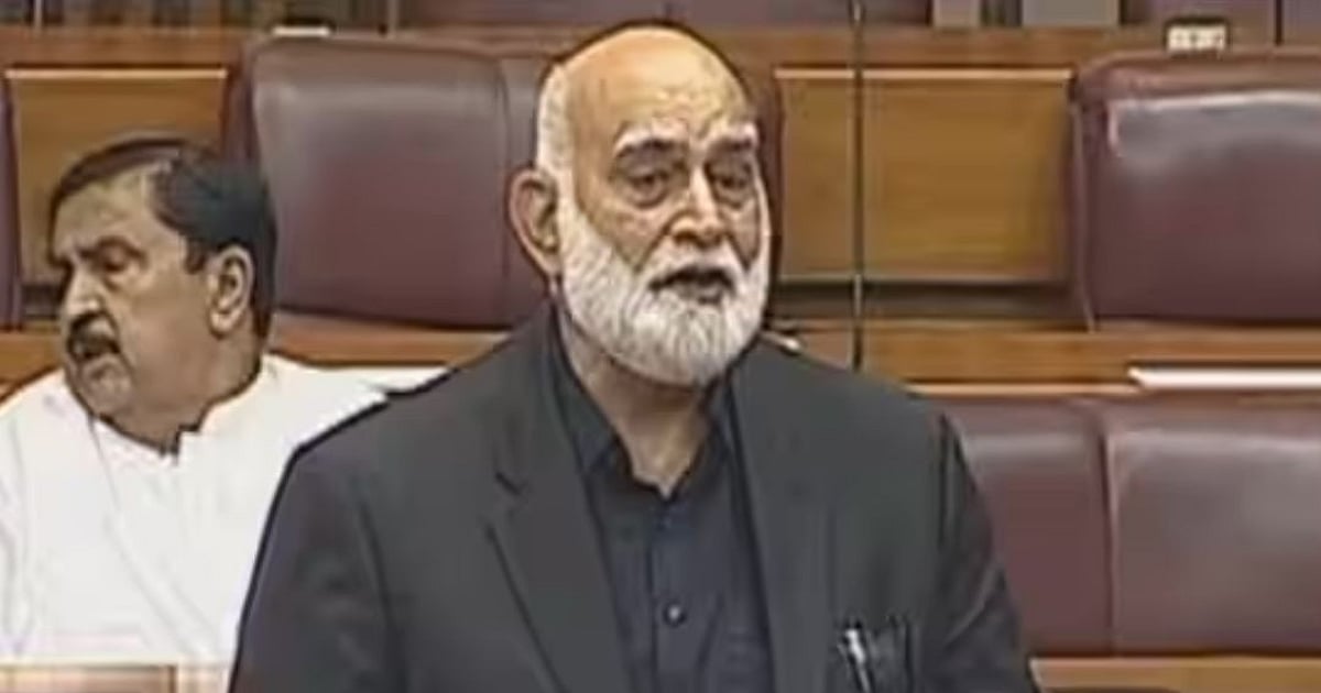 اپنے ملک کی حالت زار دیکھ پارلیمنٹ میں رونے لگے پاکستانی رکن پارلیمنٹ طاہر اقبال، کہا ’اللہ حفاظت کرے‘