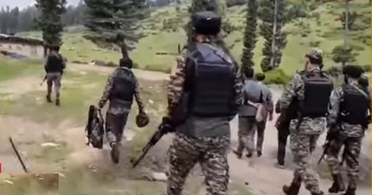 جموں و کشمیر: شوپیاں میں سلامتی دستوں نے دہشت گردوں کو گھیرا، 3 کے مارے جانے کی خبر