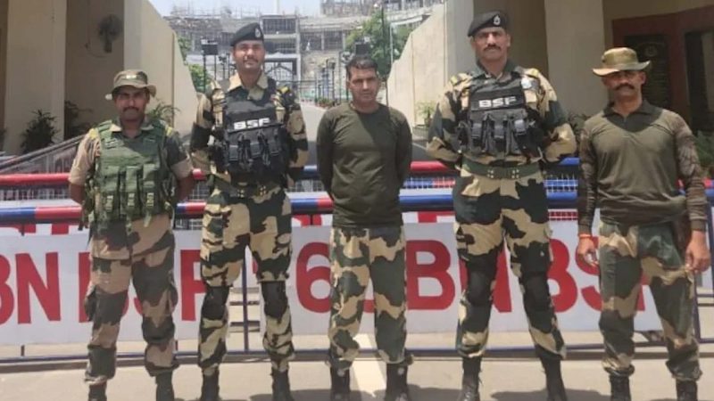 بی ایس ایف جوان پورنم کمار 20 دن بعد وطن واپس، پاکستان نے اٹاری بارڈر پر کیا حوالے