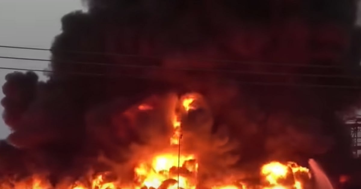 اسرائیل نے یمن میں شدید حملے کر کے بندرگاہوں کو کیا تباہ، حوثی رہنماؤں کو مارنے کی دی دھمکی