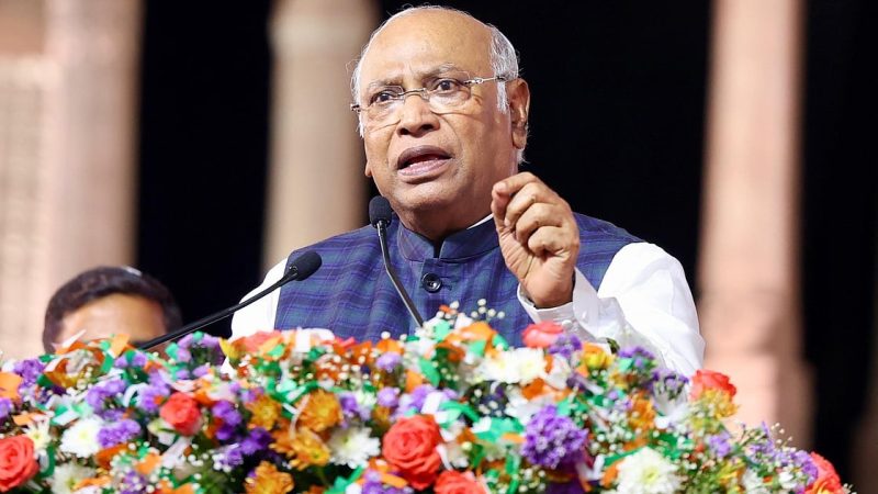 ملکارجن کھڑگے نے کرناٹک میں ’سمرپن-سنکلپ ریلی‘ سے کیا خطاب، آپریشن سندور کو ’چھوٹی سی جنگ‘ قرار دیا