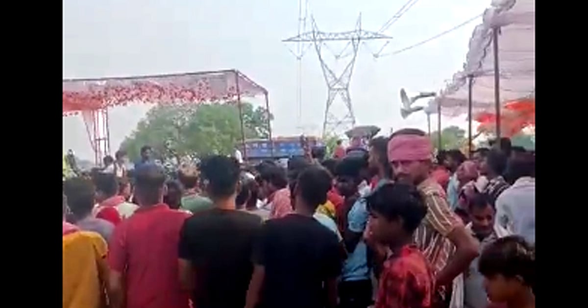 غازی پور میں ہائی ٹینشن تار کی زد میں آنے سے کانسٹیبل سمیت 4 لوگوں کی موت، 3 شدید طور پر زخمی