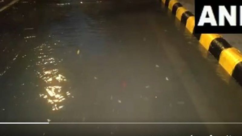 دہلی-این سی آر میں موسلادھار بارش، سڑکوں پر پانی بھر گیا، ٹریفک اور پروازیں متاثر