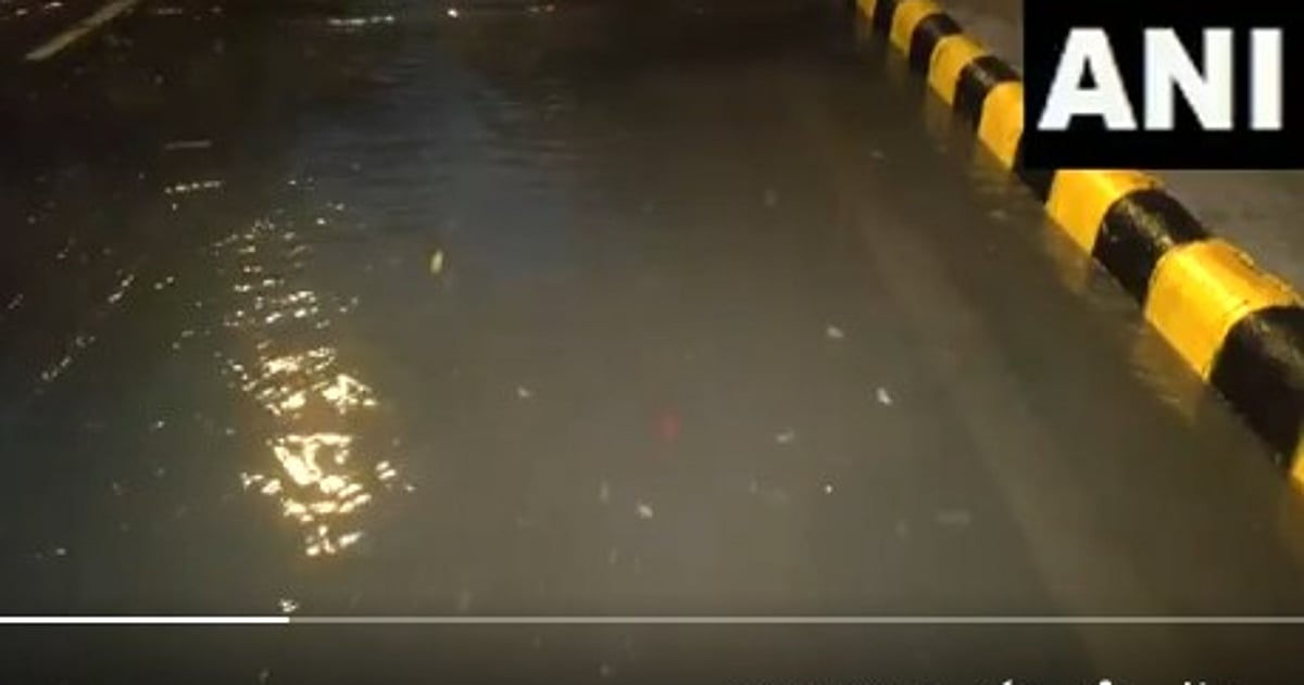 دہلی-این سی آر میں موسلادھار بارش، سڑکوں پر پانی بھر گیا، ٹریفک اور پروازیں متاثر